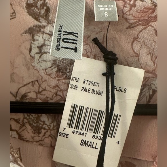 NWT KUT FROM THE KLOTH Women blouse Pink Floral V Neck 3/4 sleeves  size small - Picture 10 of 12